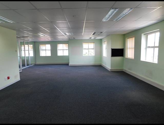 383M² OFFICE TO LET IN HYDE PARK